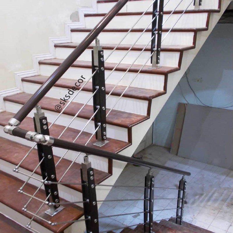 ชุดราวกันตกสแตนเลสประกอบไม้ แบบเสา W06 + เส้นกันตกสแตนเลส